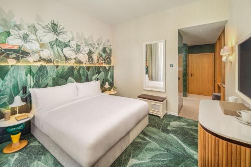 Essential King Room with City View