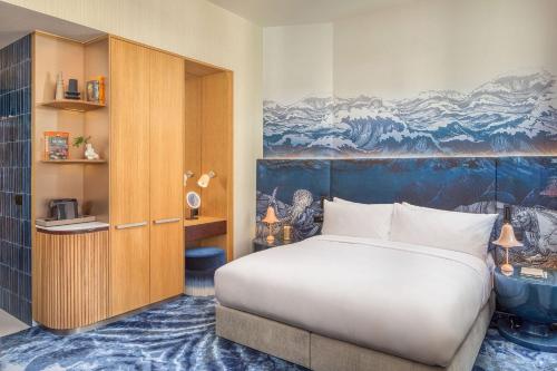 Premium King Room with City View