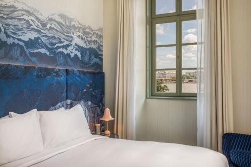 Premium King Room with Danube View