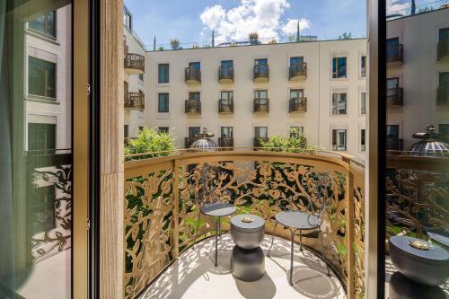 Premium King Garden Furnished Balcony
