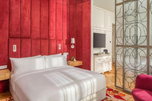 One-Bedroom Suite with Danube View