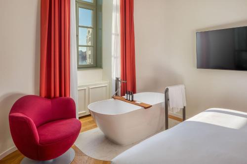 One-Bedroom Suite with Danube View