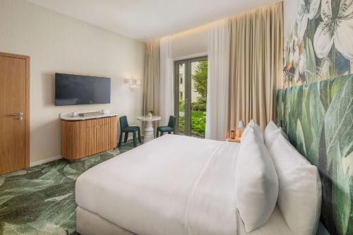 Essential King Room - Accessible