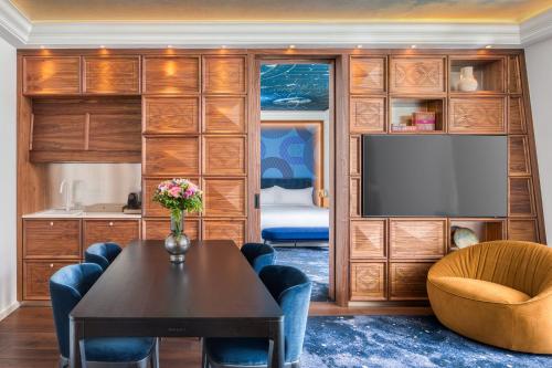 Cosmos Suite