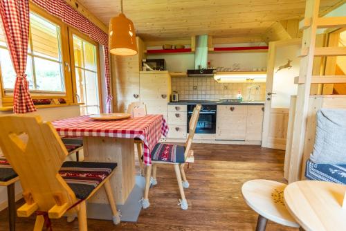 A2 - Deluxe Duplex One-Bedroom Apartment with Balcony