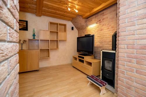 A7 - Two-Bedroom Apartment with Terrace and Fireplace - Ground Floor