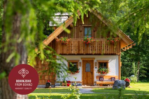 Chalet PRSIVEC with Mountain - River View, Fireplace and Sauna