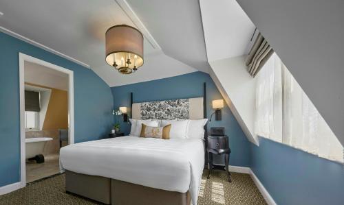 Deluxe Suite with Spa Bath