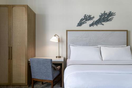Historic Banyan Deluxe King Room with Roll-In Shower - Mobility and Hearing Accessible