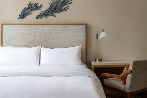 Historic Banyan Deluxe King Room with Roll-In Shower - Mobility and Hearing Accessible