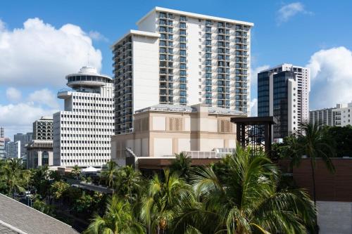 Diamond King or Queen Room with Roll-In Shower and City View - Mobility and Hearing Accessible