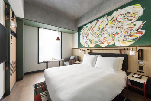 Queen Room with City View