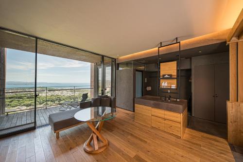 Deluxe Twin Room (3-4F) with Semi Open-Air Bath (47㎡) Non-Smoking