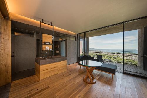 Deluxe King Room (3-4F) with Semi Open-Air Bath (47㎡) Non-Smoking