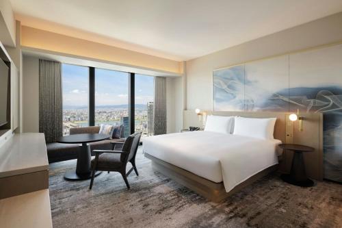 Scenic King Room with City View - High Floor