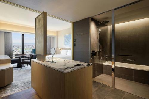Scenic King Room with City View - High Floor