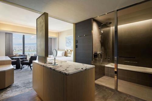 Specialty Twin Room with Two Double Beds and City View - Top Floor