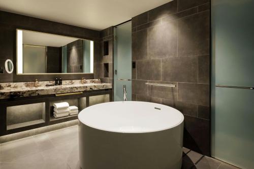 One-Bedroom Specialty Executive King Suite