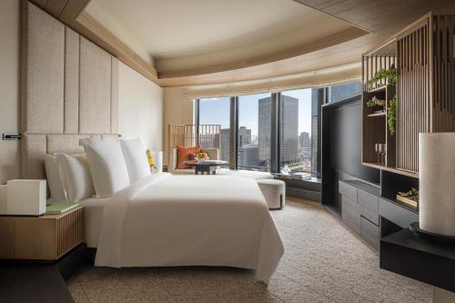 Premier Corner King Room