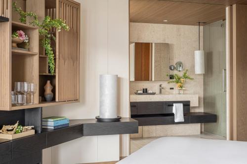 Premier Corner King Room