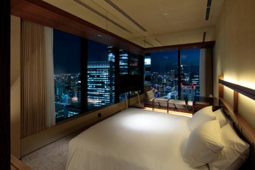 Luxury Corner King Room - Non-Smoking