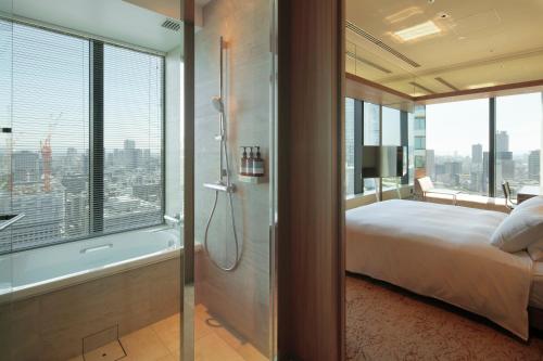 Luxury Corner King Room with Sofa Bed - Non-Smoking