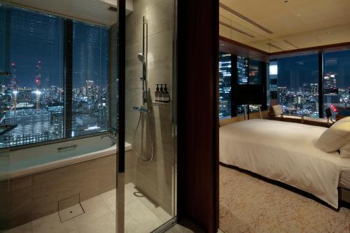 Luxury Corner King Room with Sofa Bed - Non-Smoking