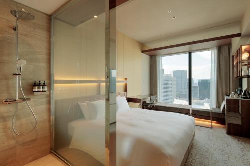 Deluxe King Room with Sofa Bed and Lounge Access - High Floor - Non-Smoking