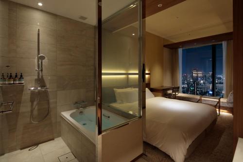 Executive King Room with Sofa Bed and Lounge Access - High Floor - Non-Smoking