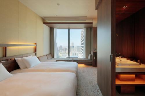 Deluxe Twin Room with Lounge Access - High Floor - Non-Smoking