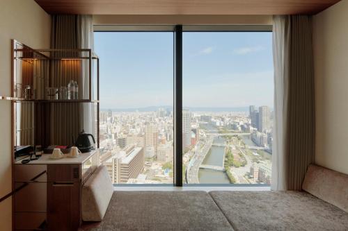 Executive Twin Room with Sofa Bed and Lounge Access - High Floor - Non-Smoking