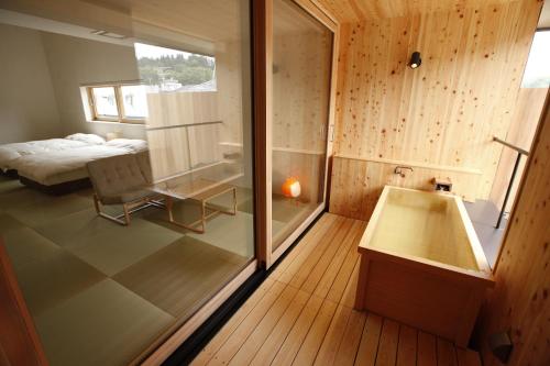 Family Room with Tatami and Open-Air Bath - Second Floor