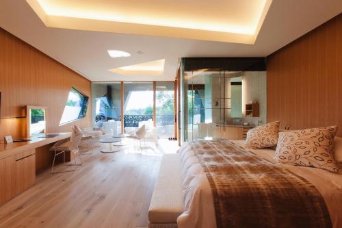 King Room with Mountain View