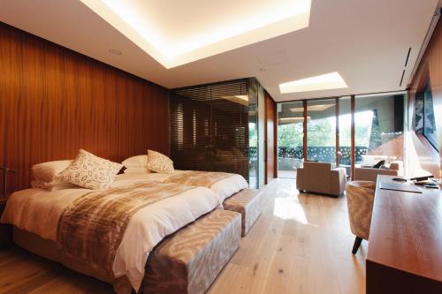Twin Room with View