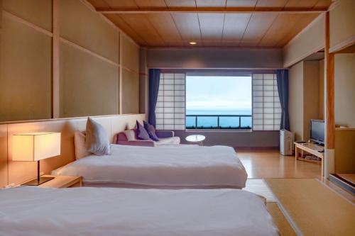 Standard Twin Room with Sea View