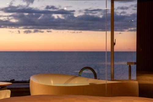 Twin room with sea view