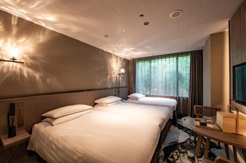 Superior Hollywood Triple Room
