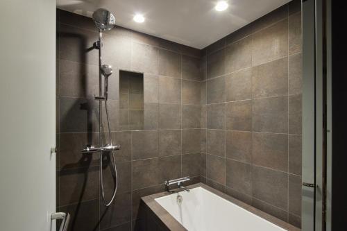 Premium Hollywood Twin Room