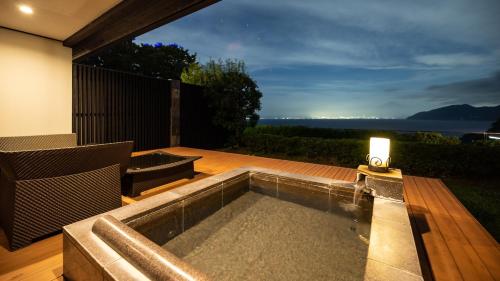 Twin Room with Tatami Area and Open-Air Hot Spring Bath, Mt,Fuji View【Kumo hiki】