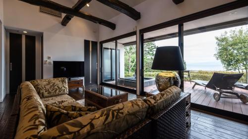 Twin Room with Tatami Area and Open-Air Hot Spring Bath, Mt,Fuji View【Niji no Ha】