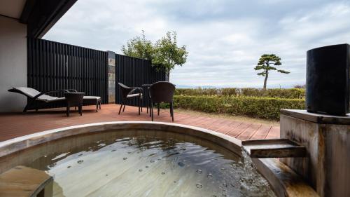 Twin Room with Tatami Area and Open-Air Hot Spring Bath, Mt,Fuji View【Tsuki matsu】