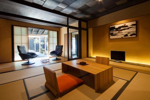 Luxury Room with Tatami Area and Open-Air Bath