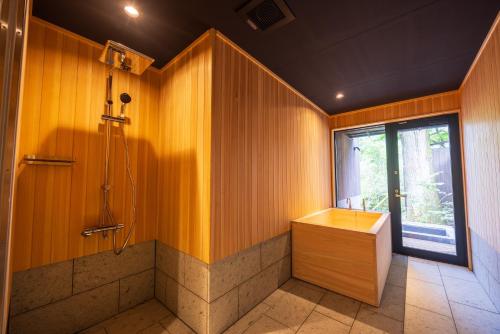 Exective Family Room with Hot Spring Open-Air Bath "Gyokoso"