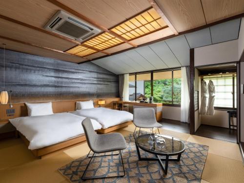 Deluxe Twin Room 202