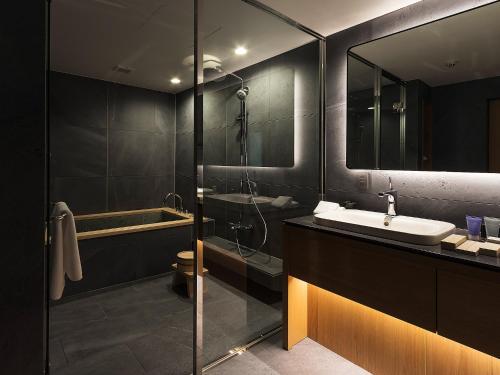 Suite Room 201