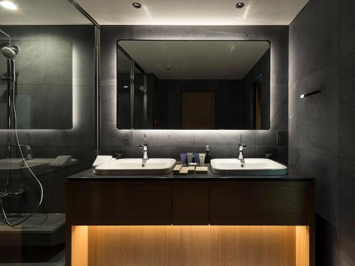 Suite Room 201