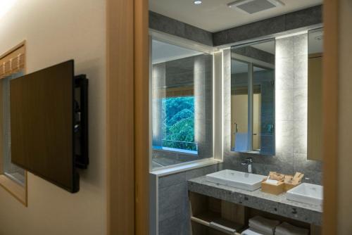 Superior Twin Room with River View - Non-Smoking
