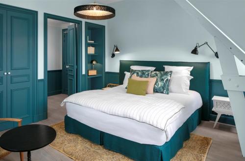 Deluxe Double or Twin Room with Sea View (main building)
