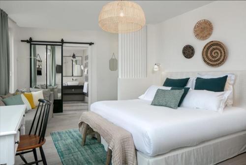 Deluxe Double or Twin Room with Sea View (secondary building)