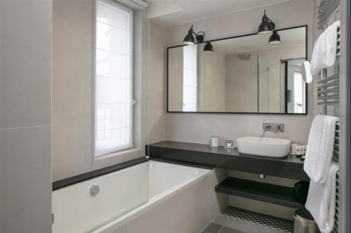 Deluxe Double or Twin Room with Sea View (secondary building)